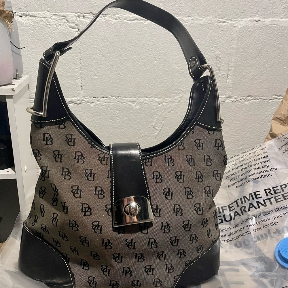 DOONEY & BOURKE GRAY SIGNATURE CANVAS & BLACK LEATHER LARGE HOBO SHOULDER BAG